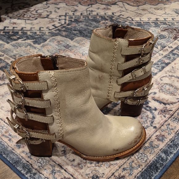 freebird Shoes - Freebird Hermosa Leather Buckle Detail Booties, Size 7